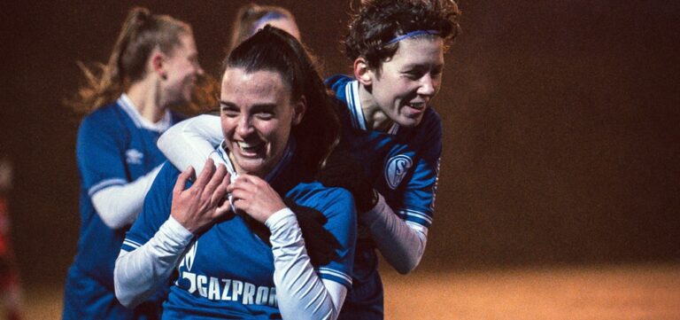 Johanna Bamfaste lebt auf Schalke ihren "königsblauen Kindheitstraum"