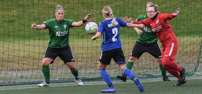 schalke-thuelen-frauen2425-stratmann